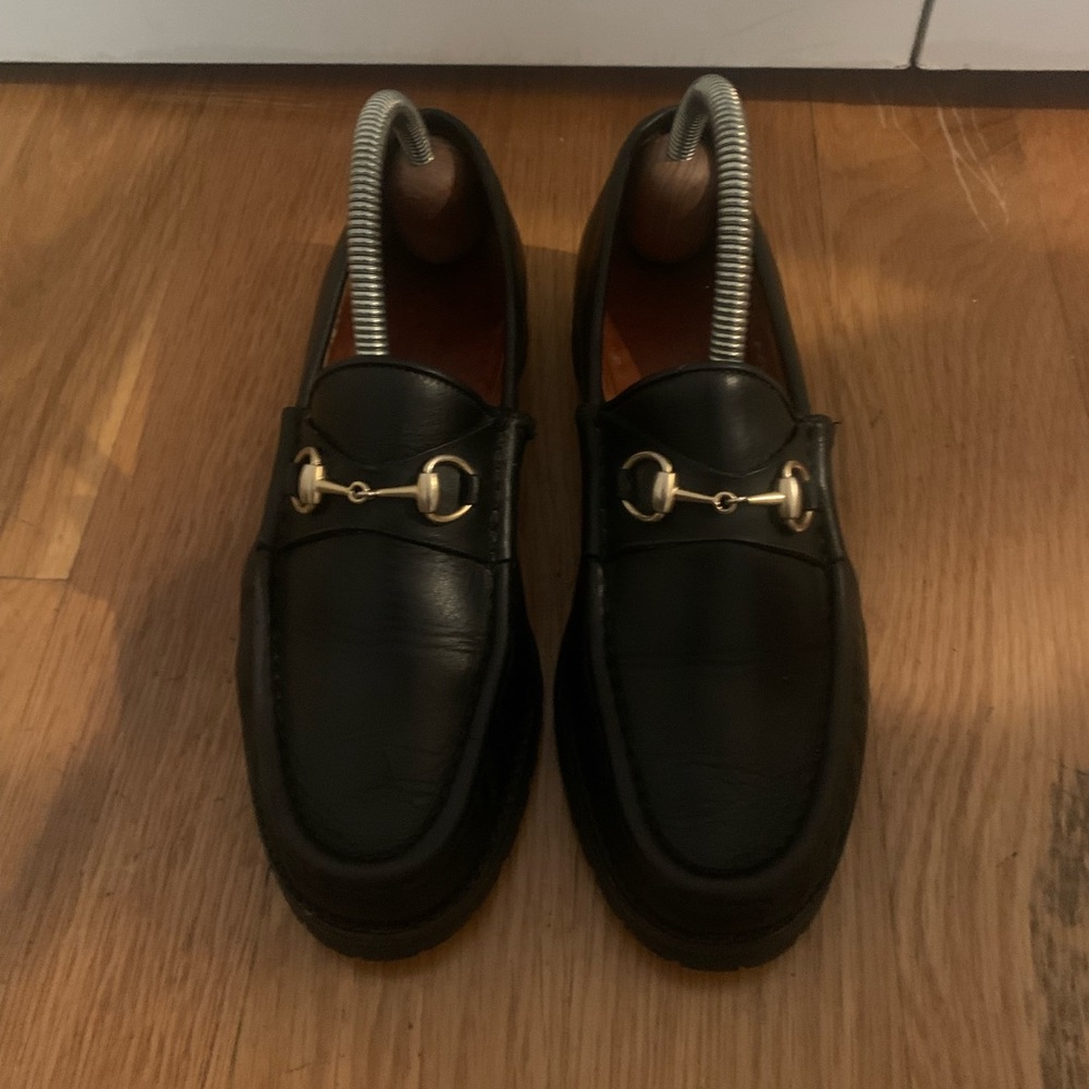 Womens Gucci Loafers. Size 7. Black.